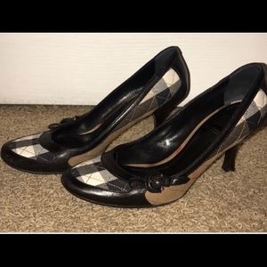 Burberry classic pumps.